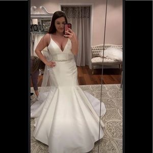 New wedding dress never worn
